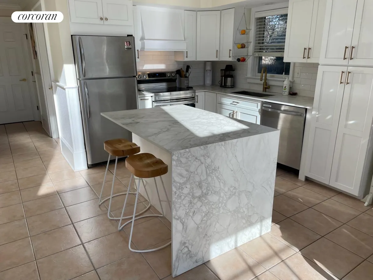 The Hamptons Real Estate | View 9 Squaw Road | room 2