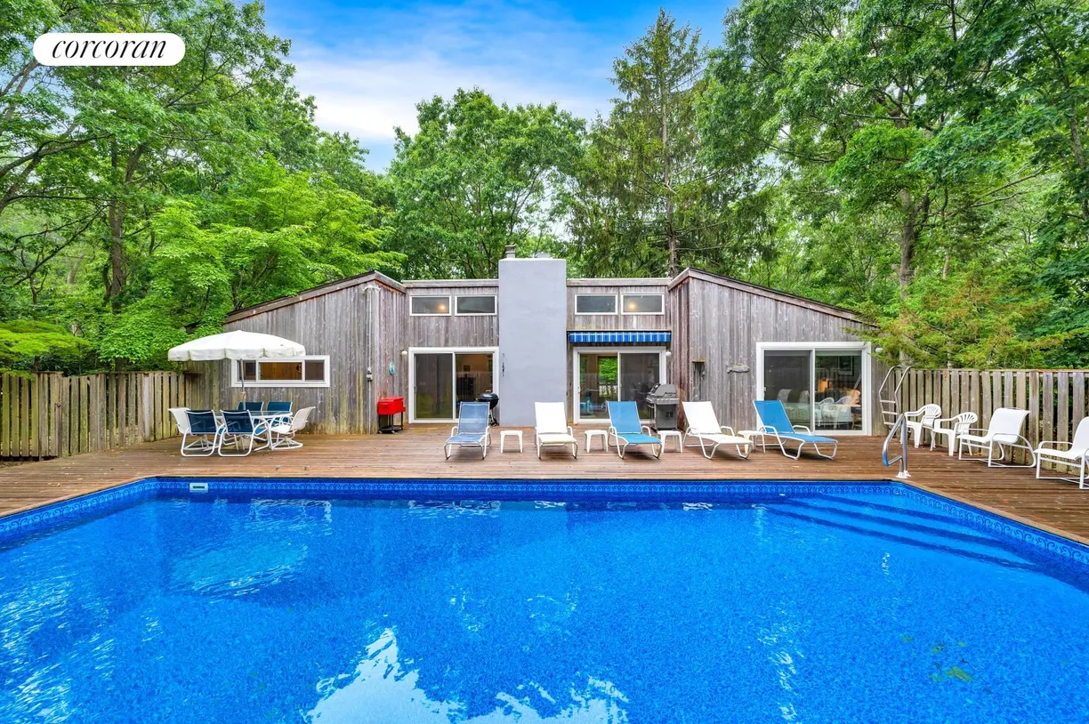 The Hamptons Real Estate | View 17 Rosemarie's Lane | room 2