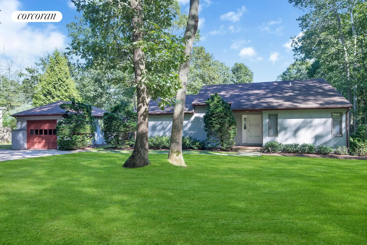 The Hamptons Real Estate | View  | room 1