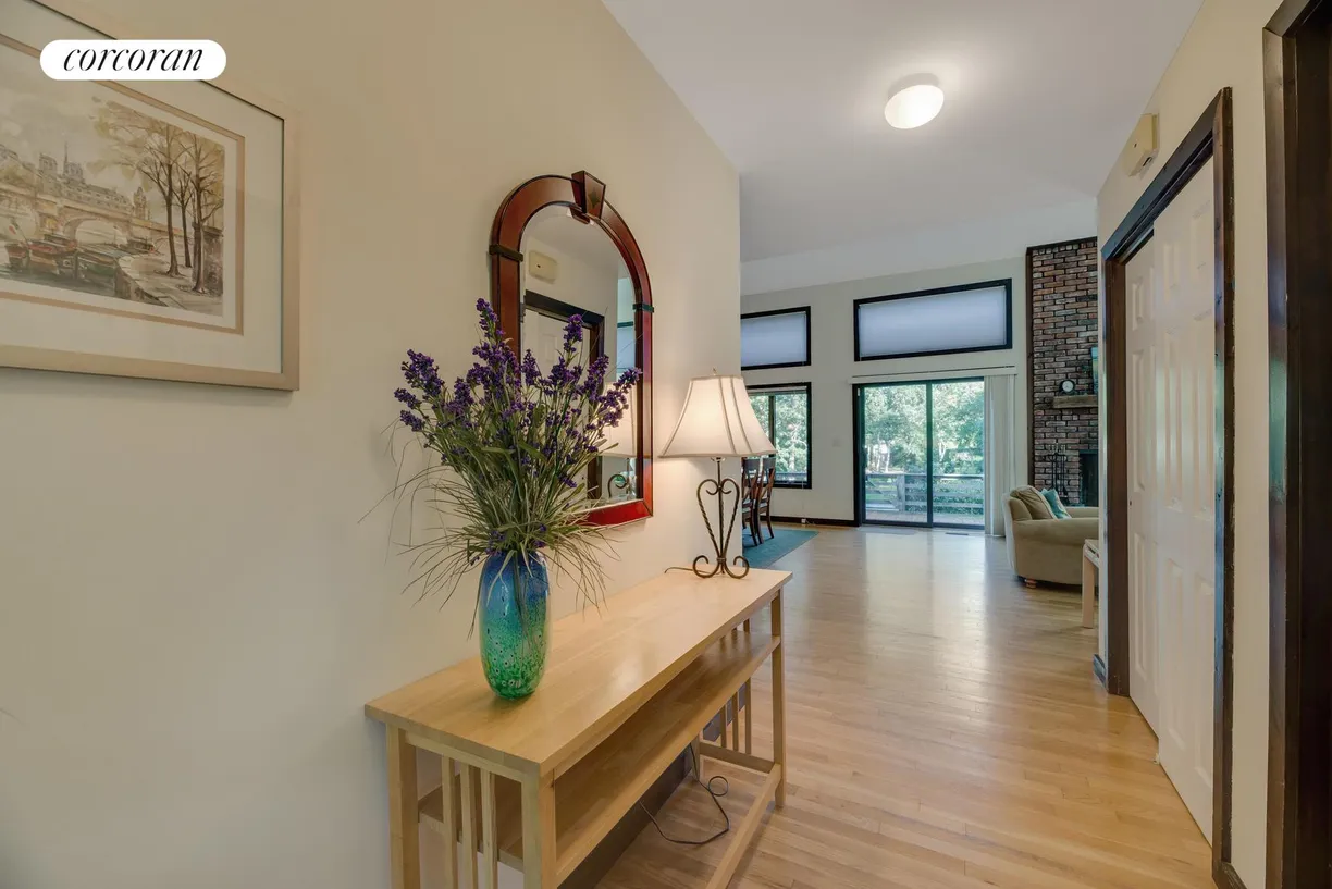 The Hamptons Real Estate | View  | Entry