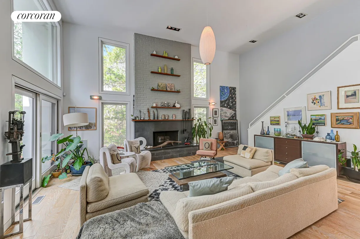 The Hamptons Real Estate | View 28 Alewive Brook Road | room 2