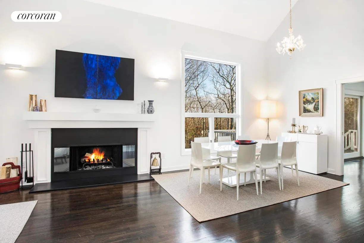 The Hamptons Real Estate | View 151 Northside Drive | dining