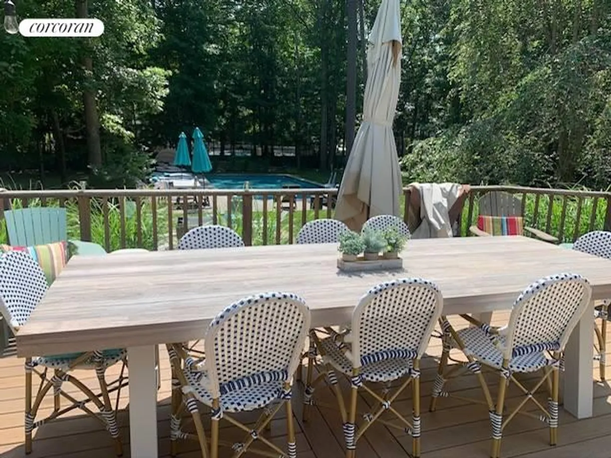 The Hamptons Real Estate | View 14 Great Circle Drive | Outdoor Dining