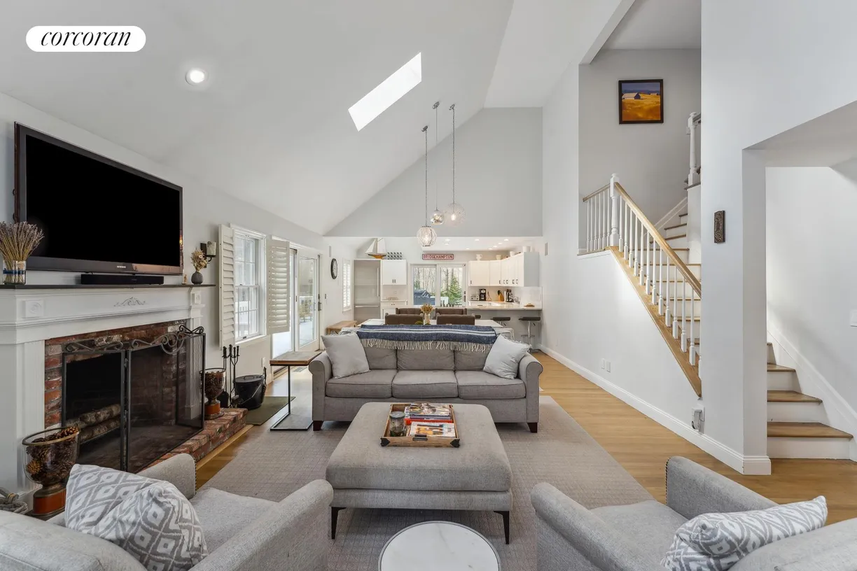 The Hamptons Real Estate | View 28 Tansey Lane | room 2