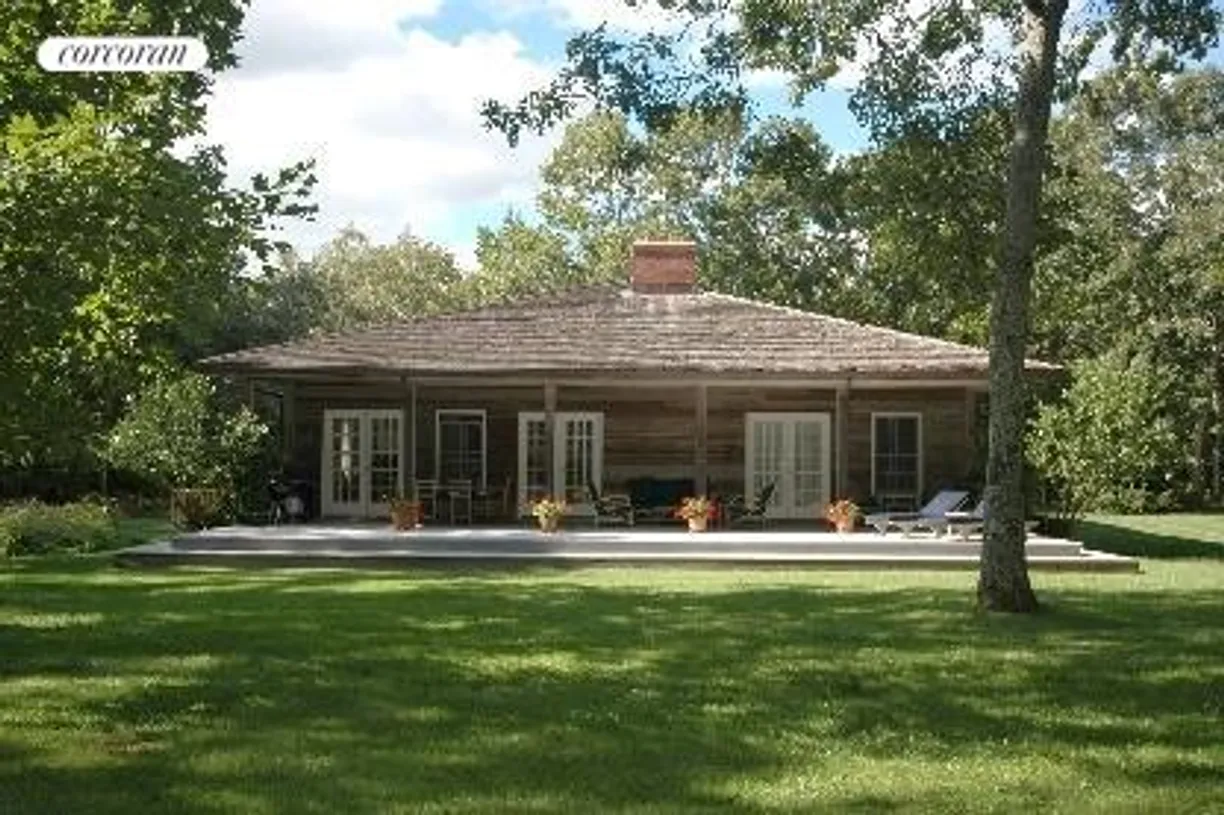 The Hamptons Real Estate | View 53 Sunburst Lane | 3 Beds, 2 Baths