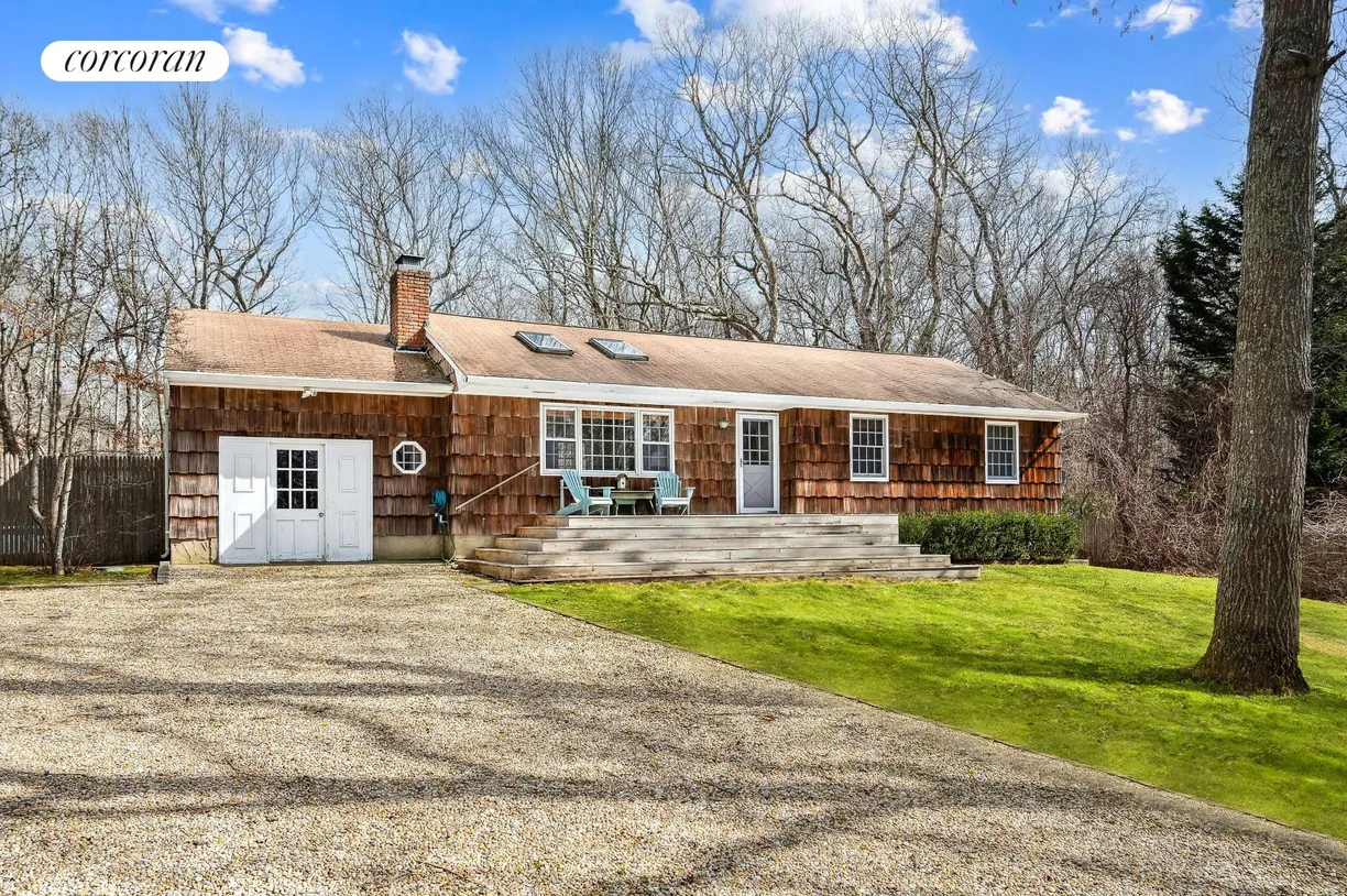 The Hamptons Real Estate | View  | 3 Beds, 2 Baths