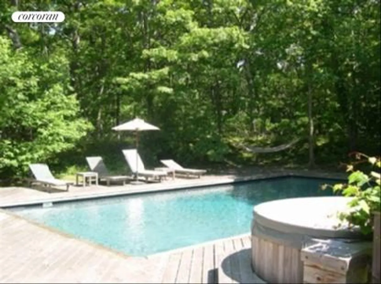 The Hamptons Real Estate | View  | room 2