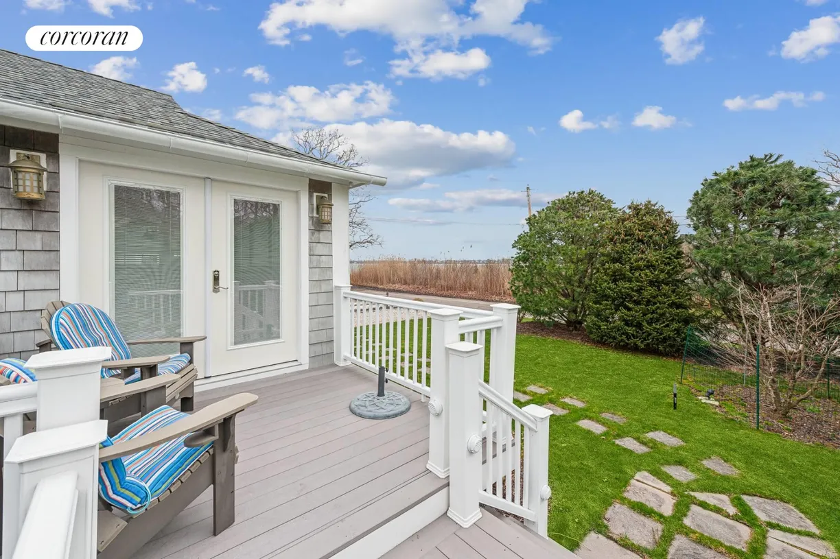 The Hamptons Real Estate | View 33 Bay Avenue | room 1