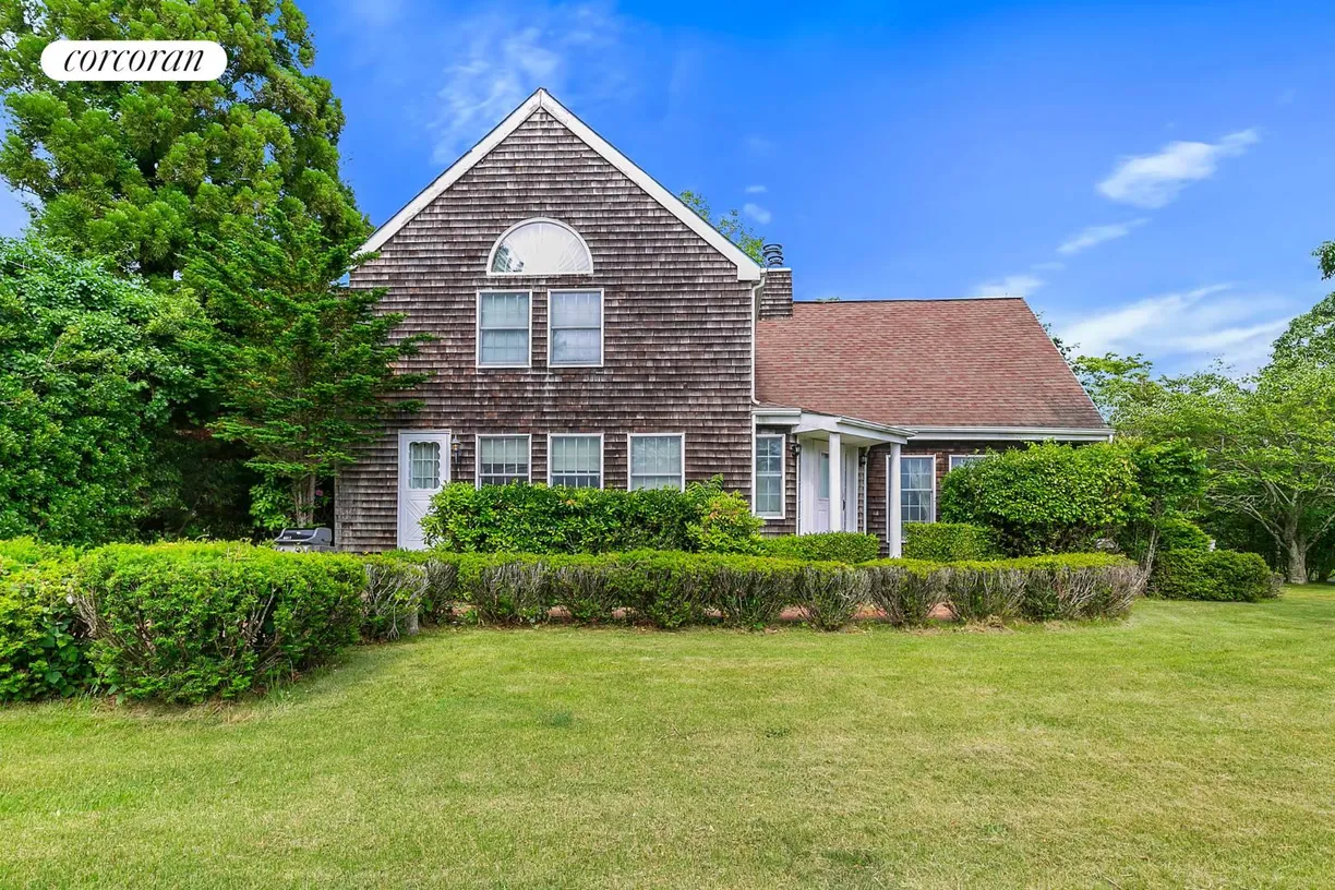 The Hamptons Real Estate | View 1 Wainscott Stone Road | 3 Beds, 3 Baths