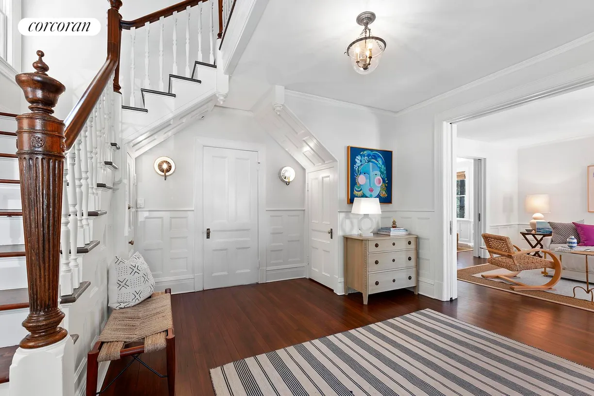 The Hamptons Real Estate | View 50 Post Crossing | room 1