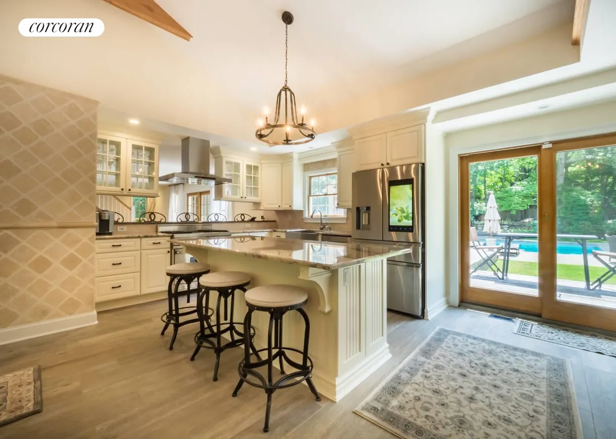 The Hamptons Real Estate | View 1532 Noyac Road | room 2