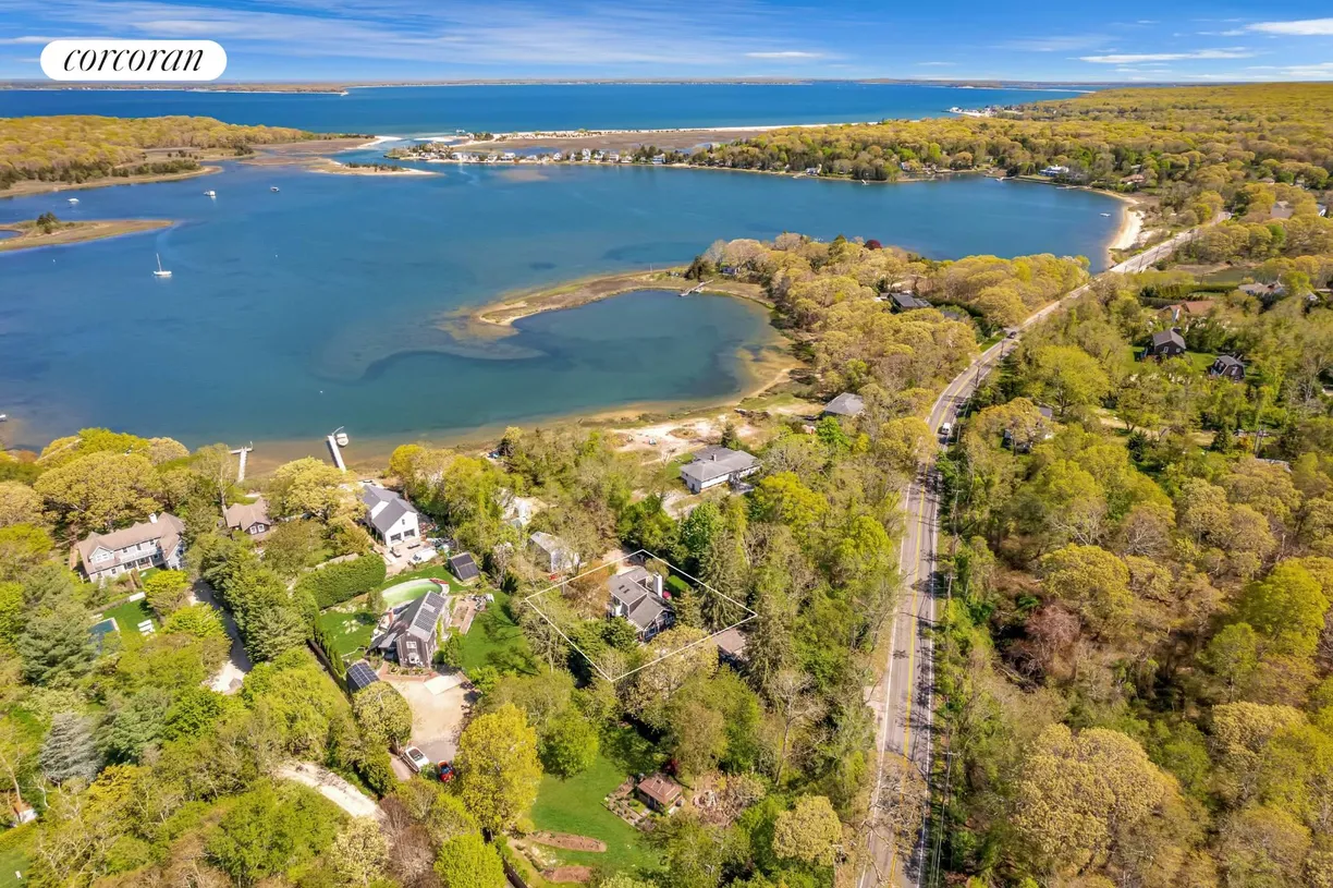 The Hamptons Real Estate | View 233 Noyac Road | 3 Beds, 2 Baths