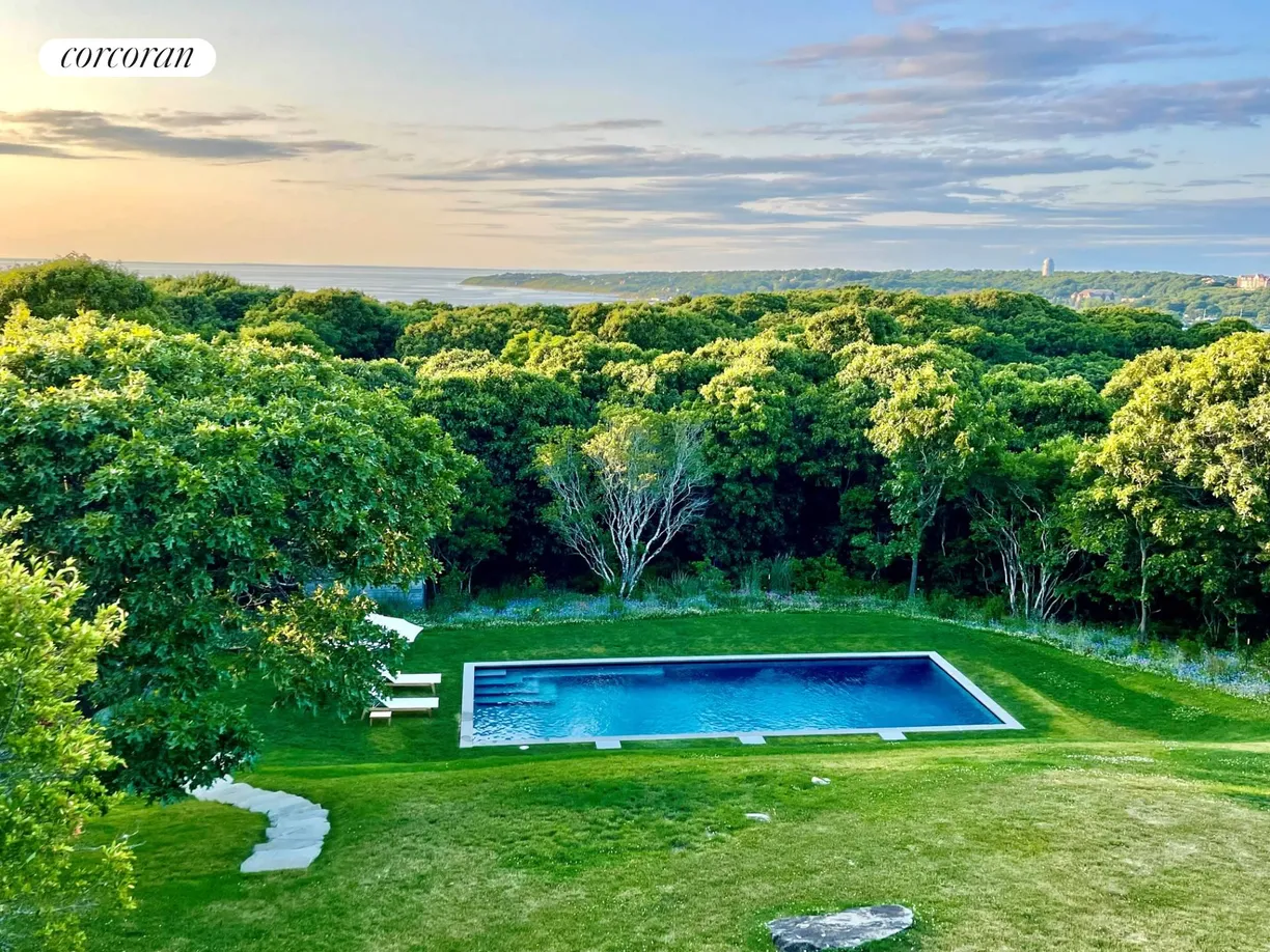 The Hamptons Real Estate | View 9 S Dubois Place | 2 Beds, 2 Baths