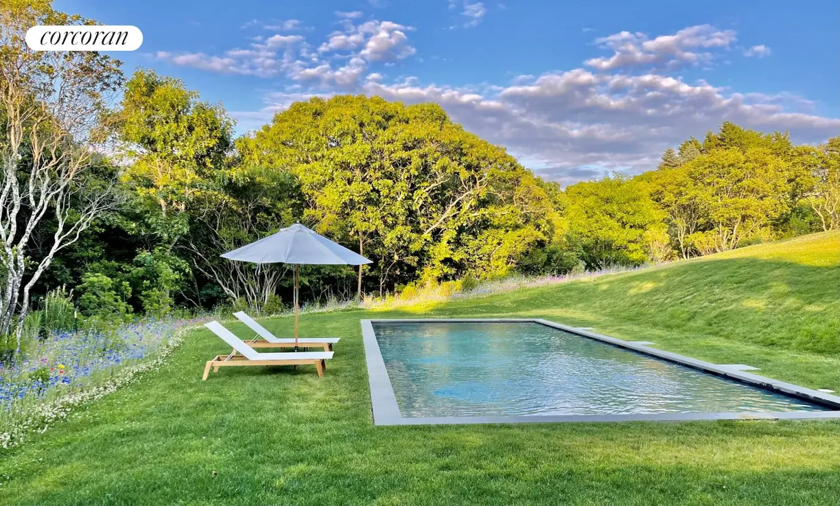 The Hamptons Real Estate | View 9 S Dubois Place | room 1