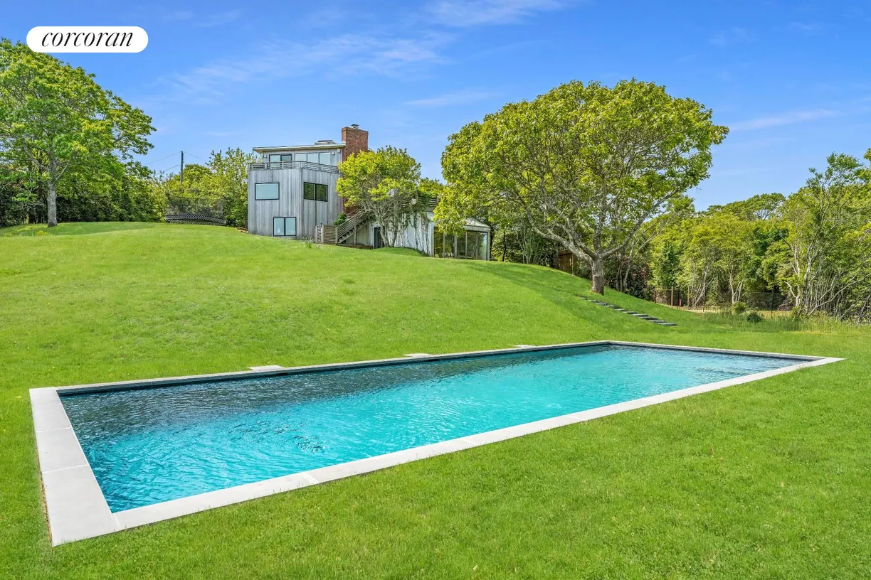 The Hamptons Real Estate | View 9 S Dubois Place | room 2