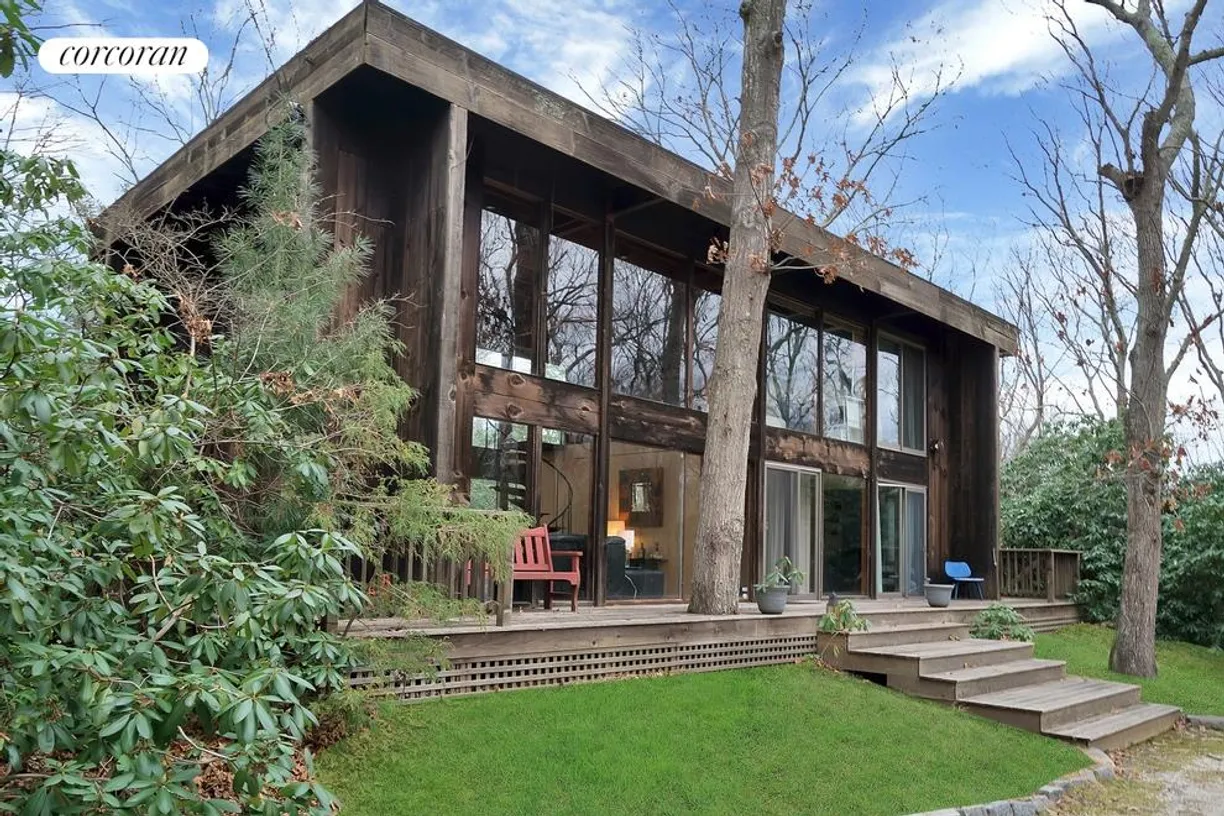 The Hamptons Real Estate | View  | 2 Beds, 2 Baths