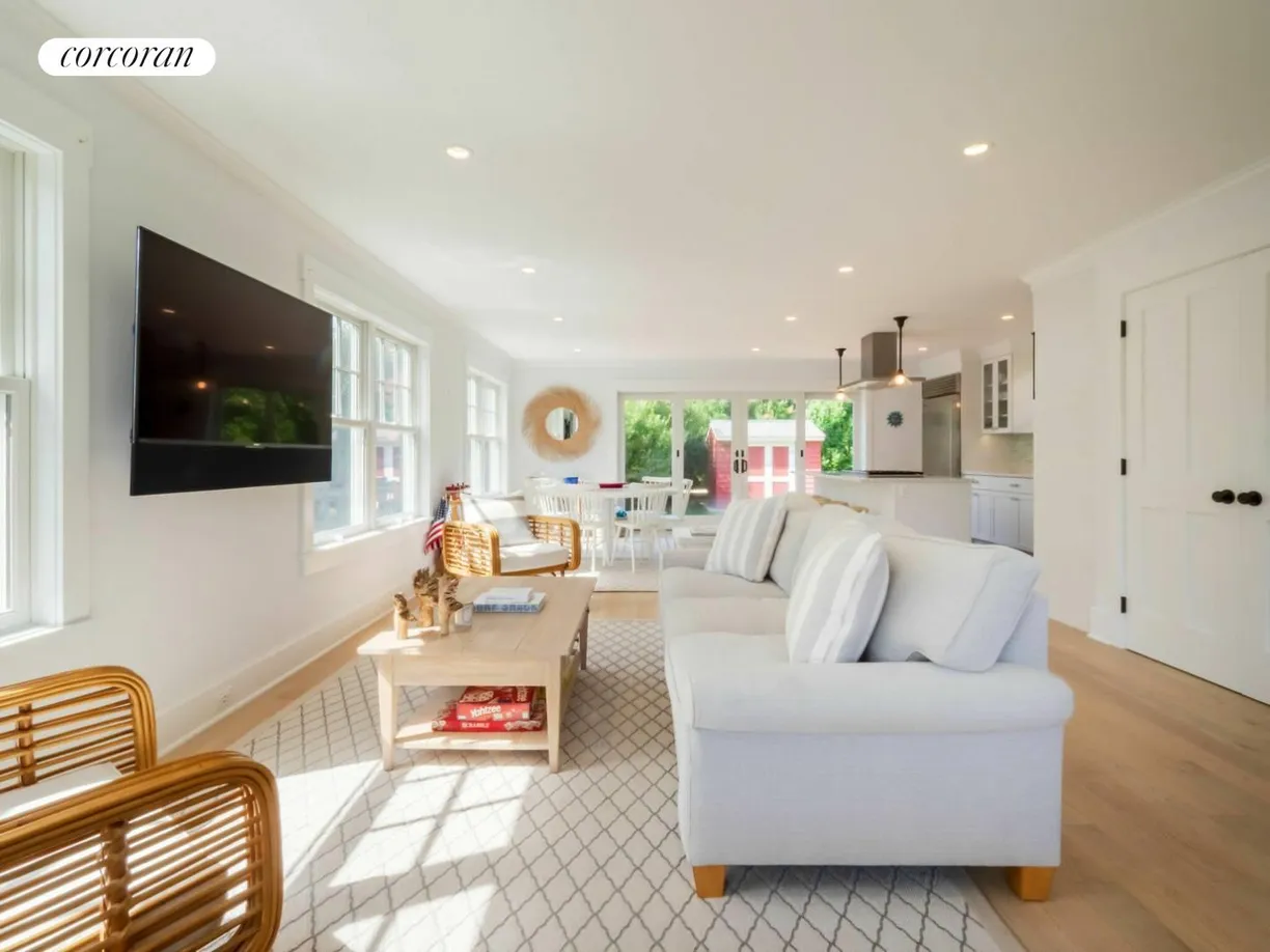 The Hamptons Real Estate | View 142 Town Line Road | room 2