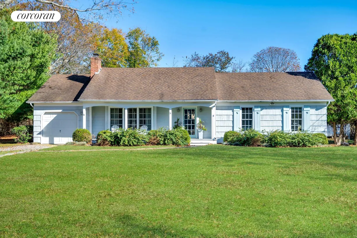 The Hamptons Real Estate | View 5 Penny's Path | 3 Beds, 2 Baths