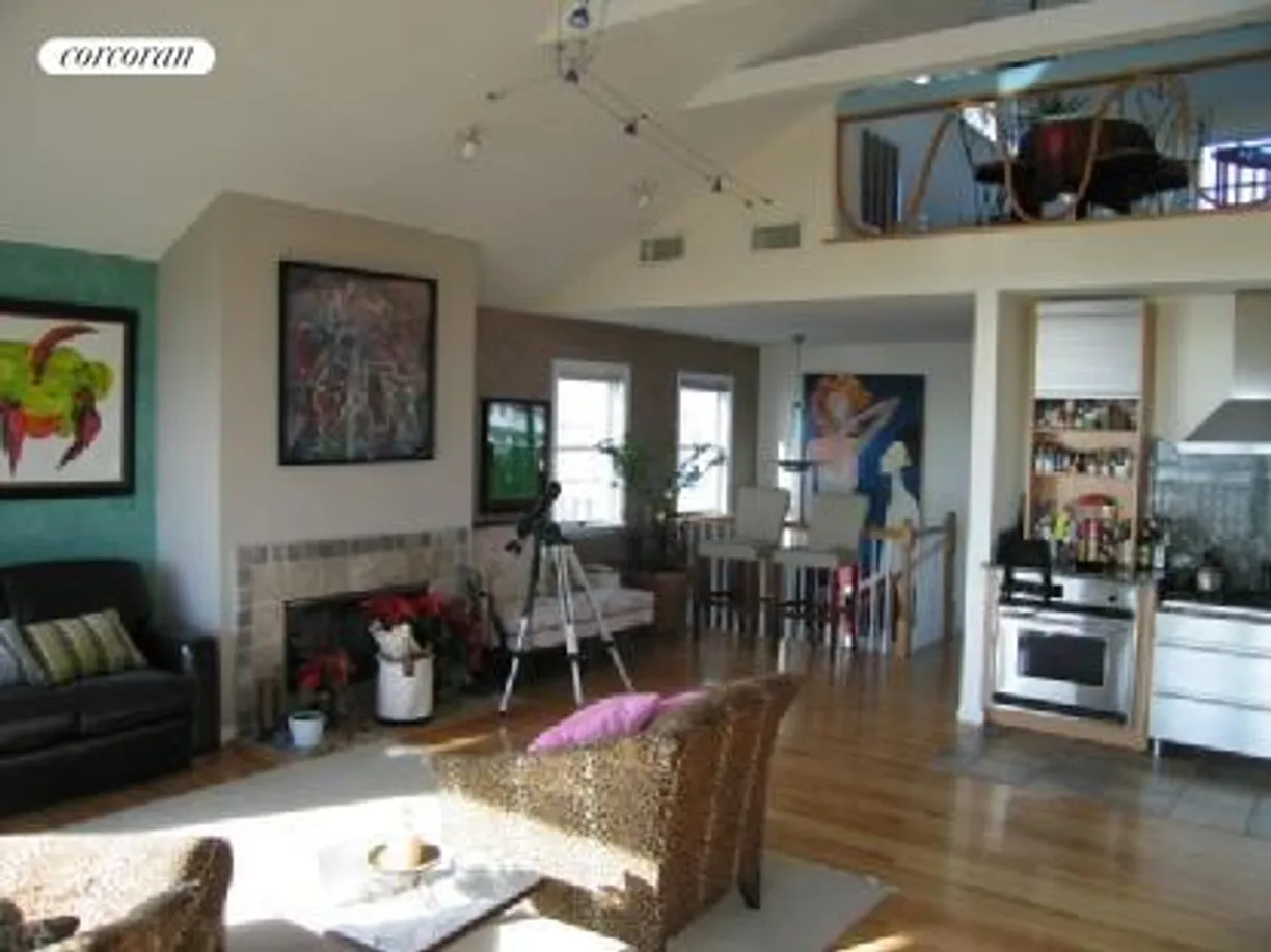 The Hamptons Real Estate | View  | room 1