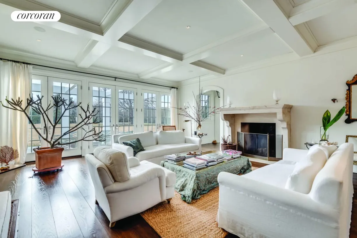 The Hamptons Real Estate | View  | room 1