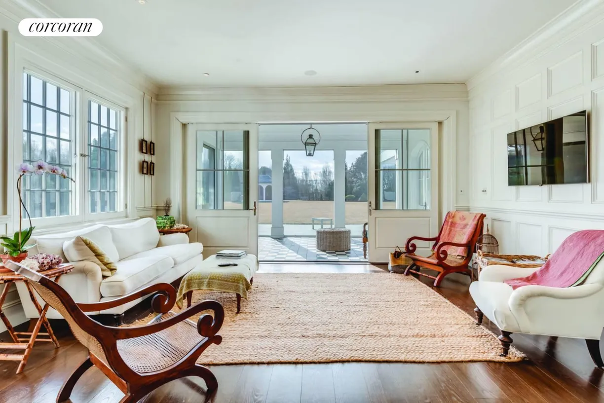 The Hamptons Real Estate | View  | room 2