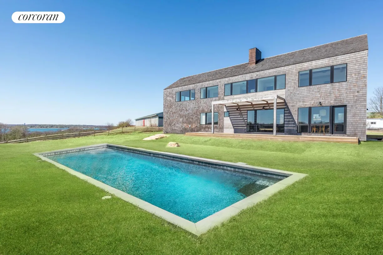The Hamptons Real Estate | View 109 Startop Drive | 5 Beds, 5 Baths