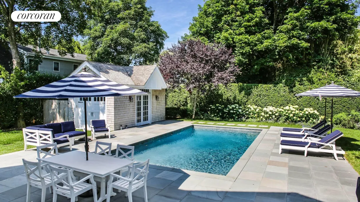 The Hamptons Real Estate | View  | room 2