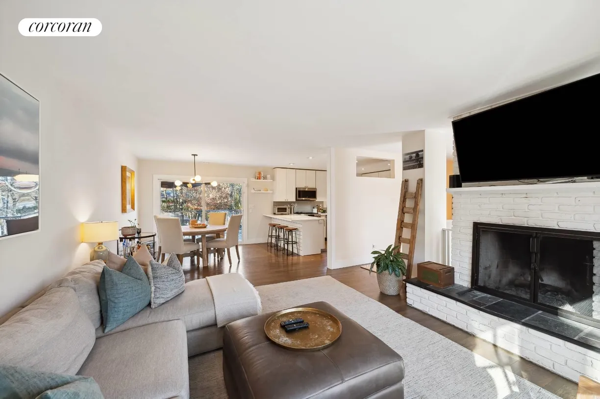 The Hamptons Real Estate | View 11 North Valley Road | 4 Beds, 2 Baths