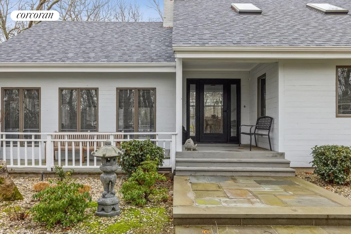 The Hamptons Real Estate | View 34 Rolling Hill Court West | Front Porch