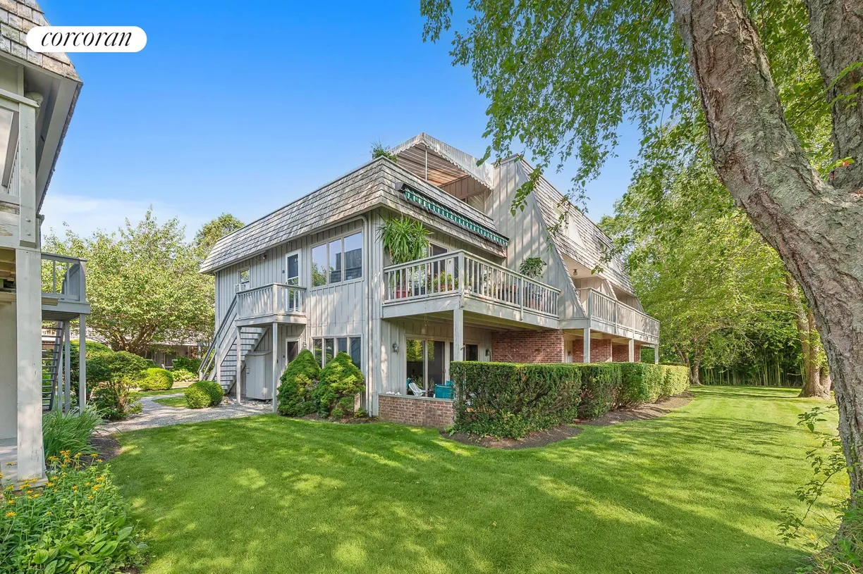 The Hamptons Real Estate | View 18 Bridge Street, Unit 3A | 1 Bed, 1 Bath
