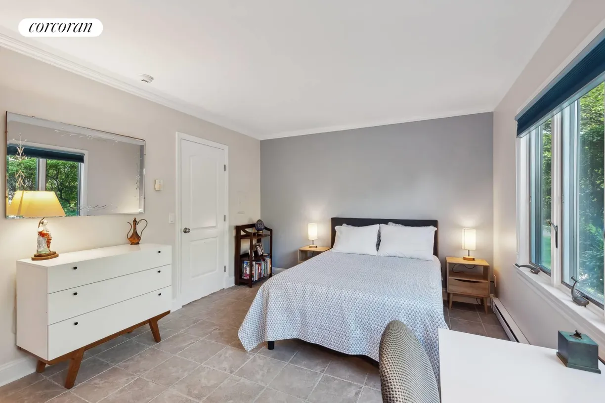 The Hamptons Real Estate | View 18 Bridge Street, Unit 3A | room 2