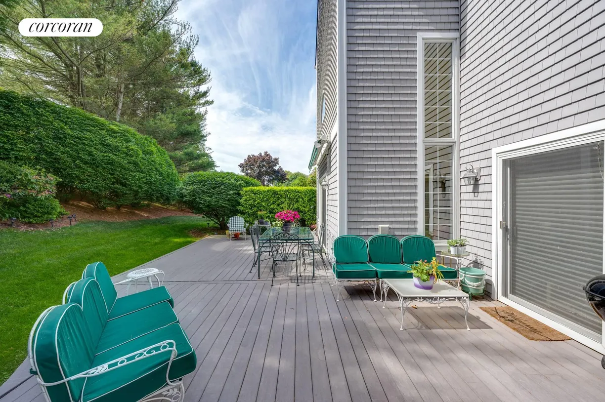 The Hamptons Real Estate | View 20 Hubbard Lane, Unit 107 | room 1