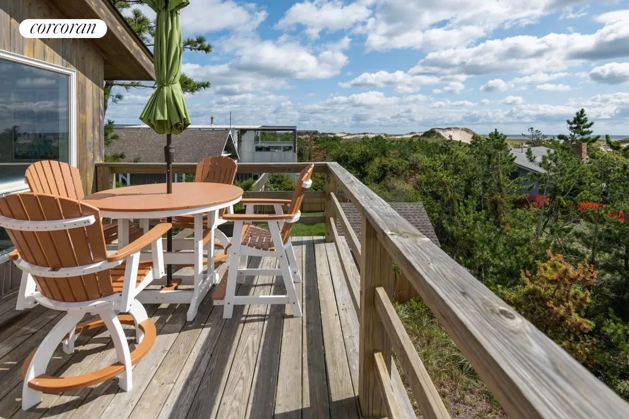 The Hamptons Real Estate | View 84 Osprey Road | 4 Beds, 1 Bath