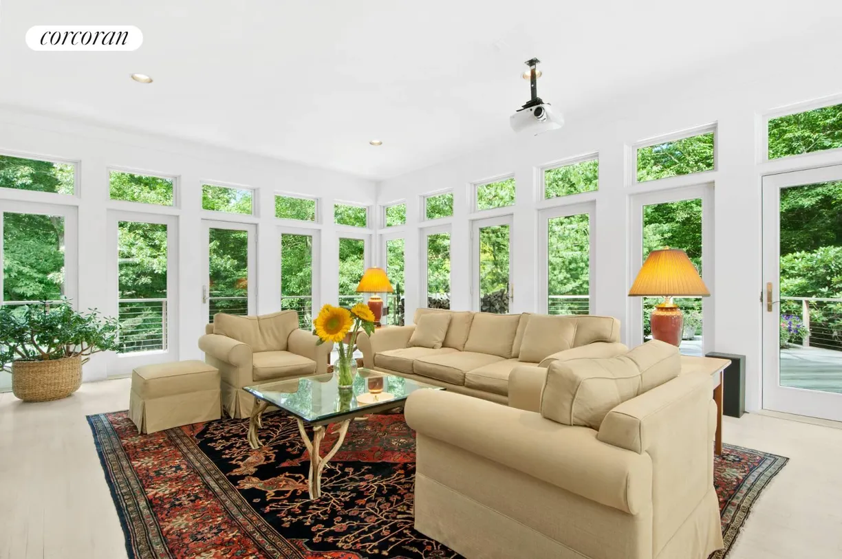 The Hamptons Real Estate | View 19 Bell Place | room 1