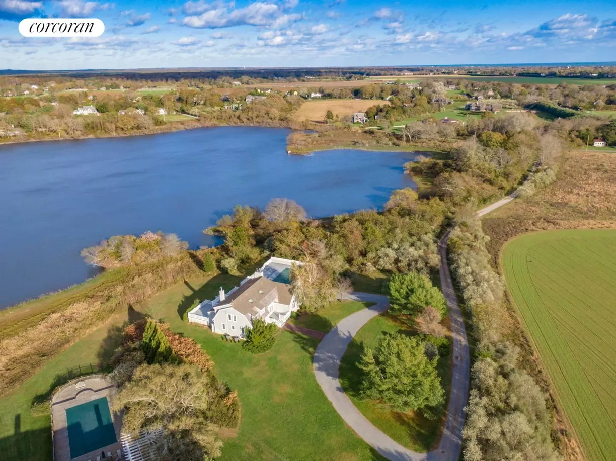The Hamptons Real Estate | View 40 Poxabogue Pond Road | room 1