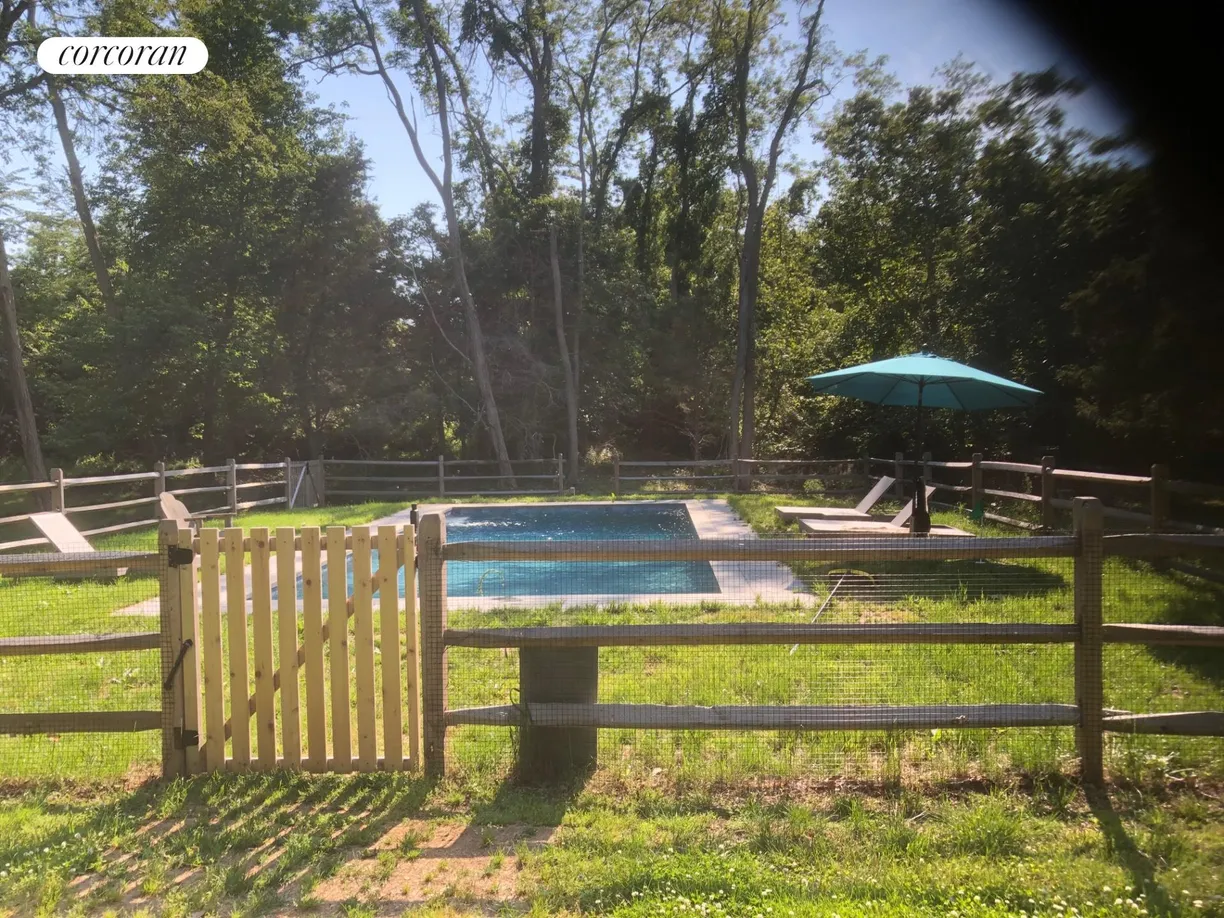 The Hamptons Real Estate | View 28 Cobbetts Lane | Fenced pool