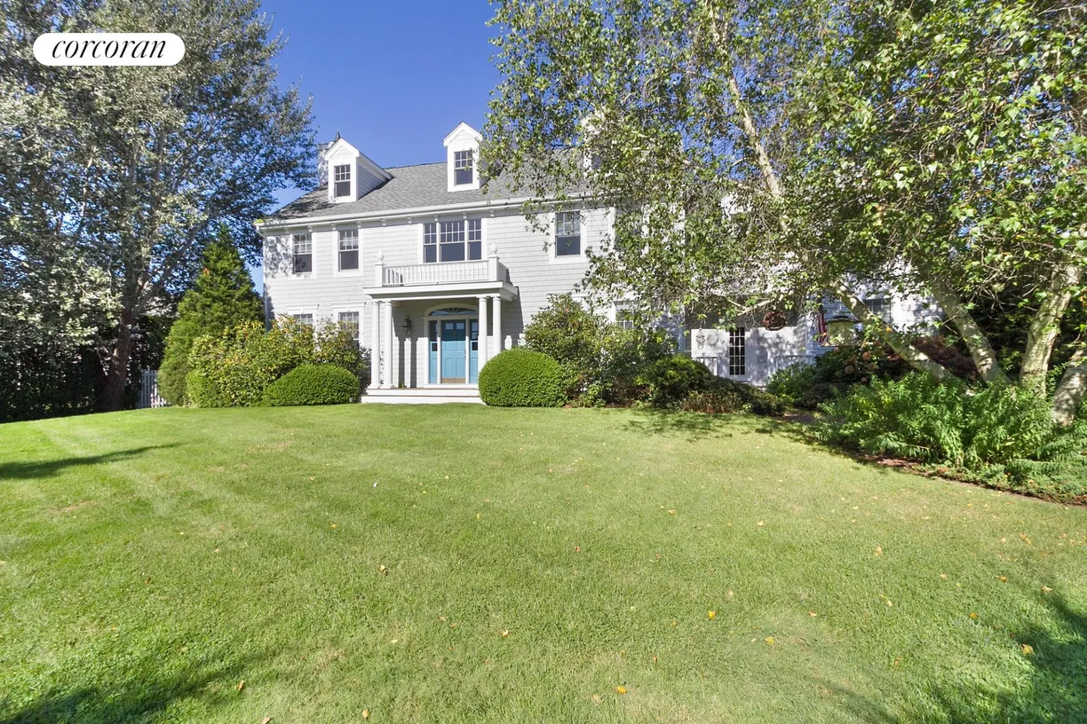 The Hamptons Real Estate | View 117 Fox Hollow Lane | 6 Beds, 5 Baths