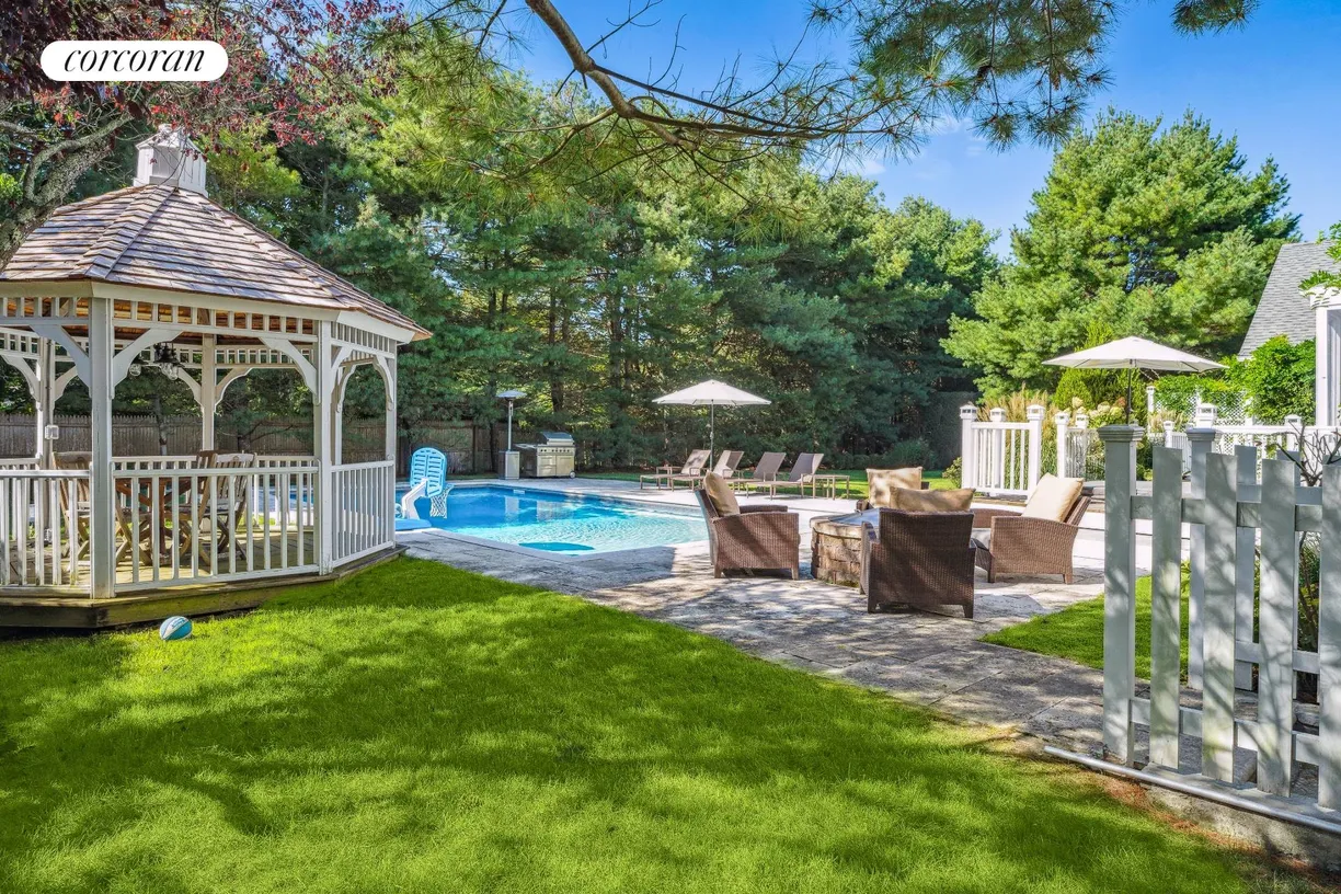 The Hamptons Real Estate | View 117 Fox Hollow Lane | room 2