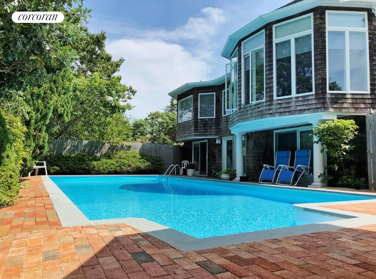 The Hamptons Real Estate | View 86 Jacqueline Drive | 4 Beds, 2 Baths