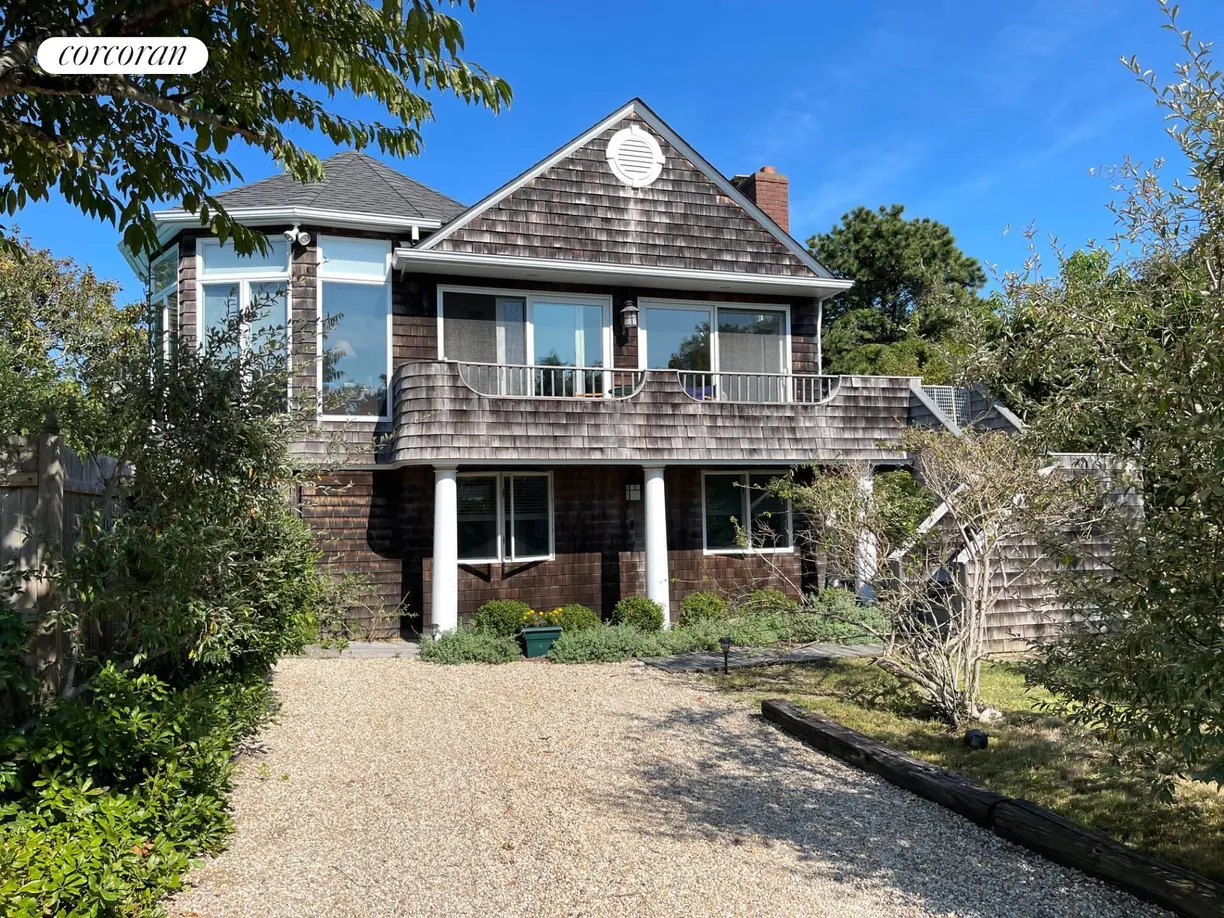 The Hamptons Real Estate | View 86 Jacqueline Drive | Beach House