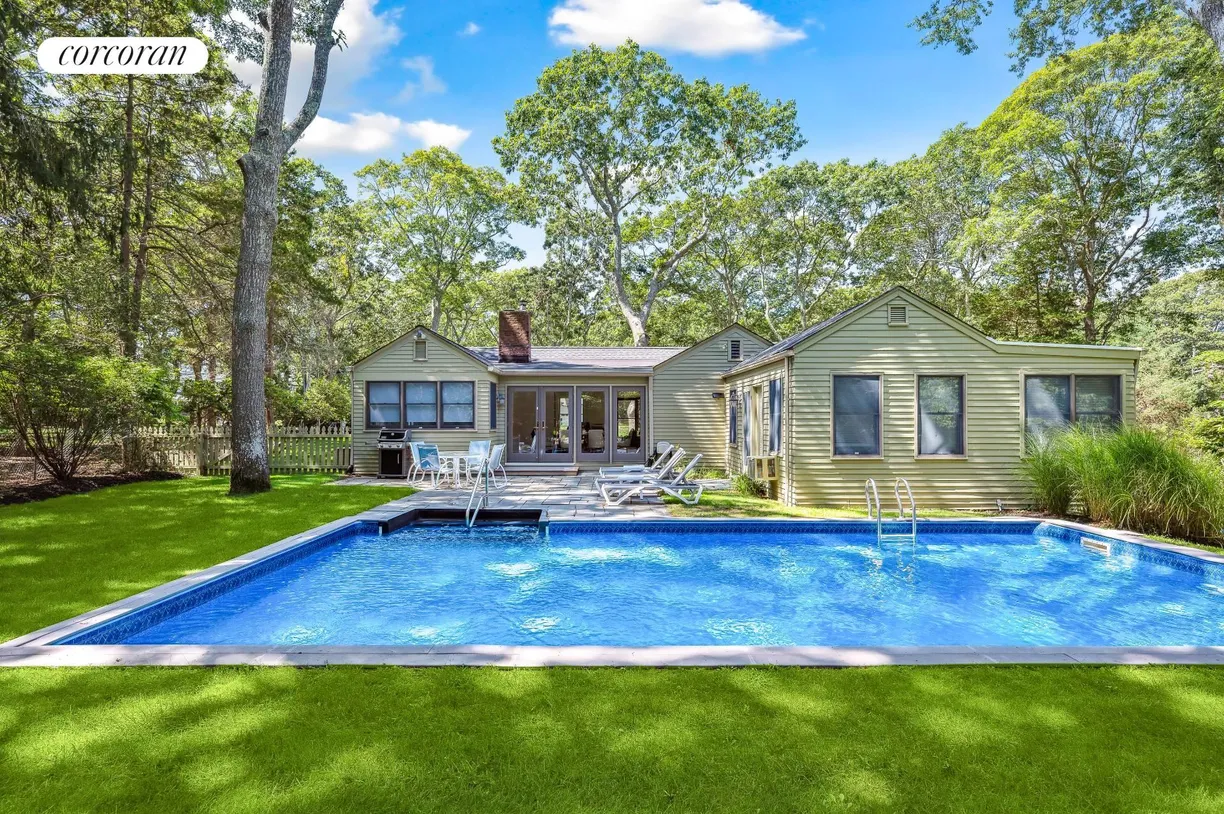 The Hamptons Real Estate | View 60 Aspatuck Road | room 2