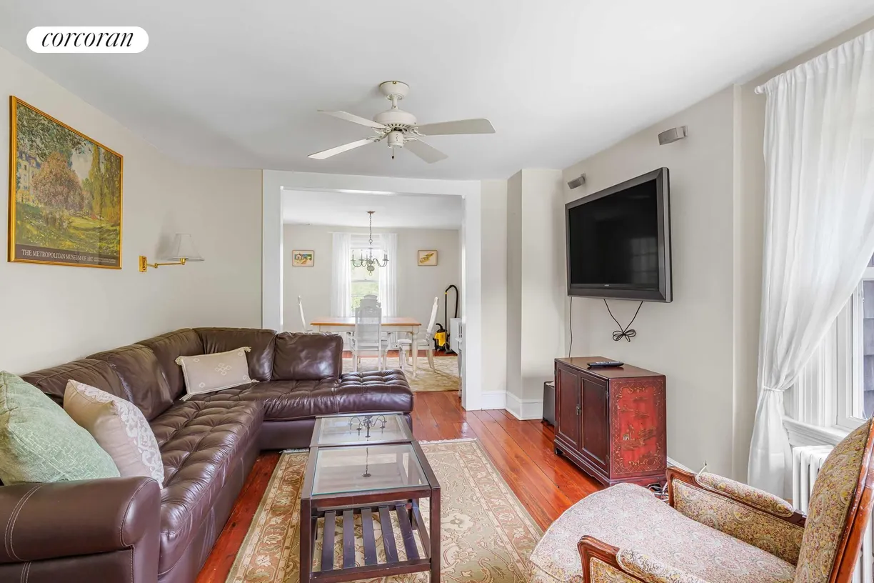 The Hamptons Real Estate | View 176 North Sea Road | room 1