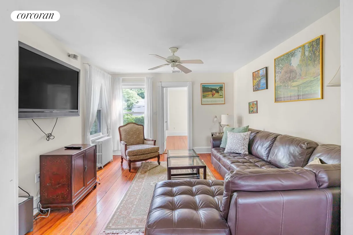The Hamptons Real Estate | View 176 North Sea Road | room 2