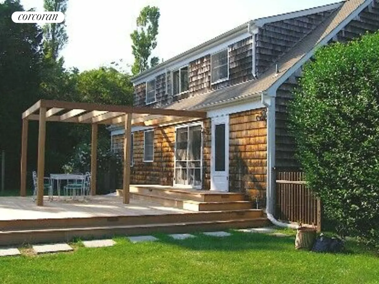 The Hamptons Real Estate | View 166 Hog Creek Road | 3 Beds, 2 Baths