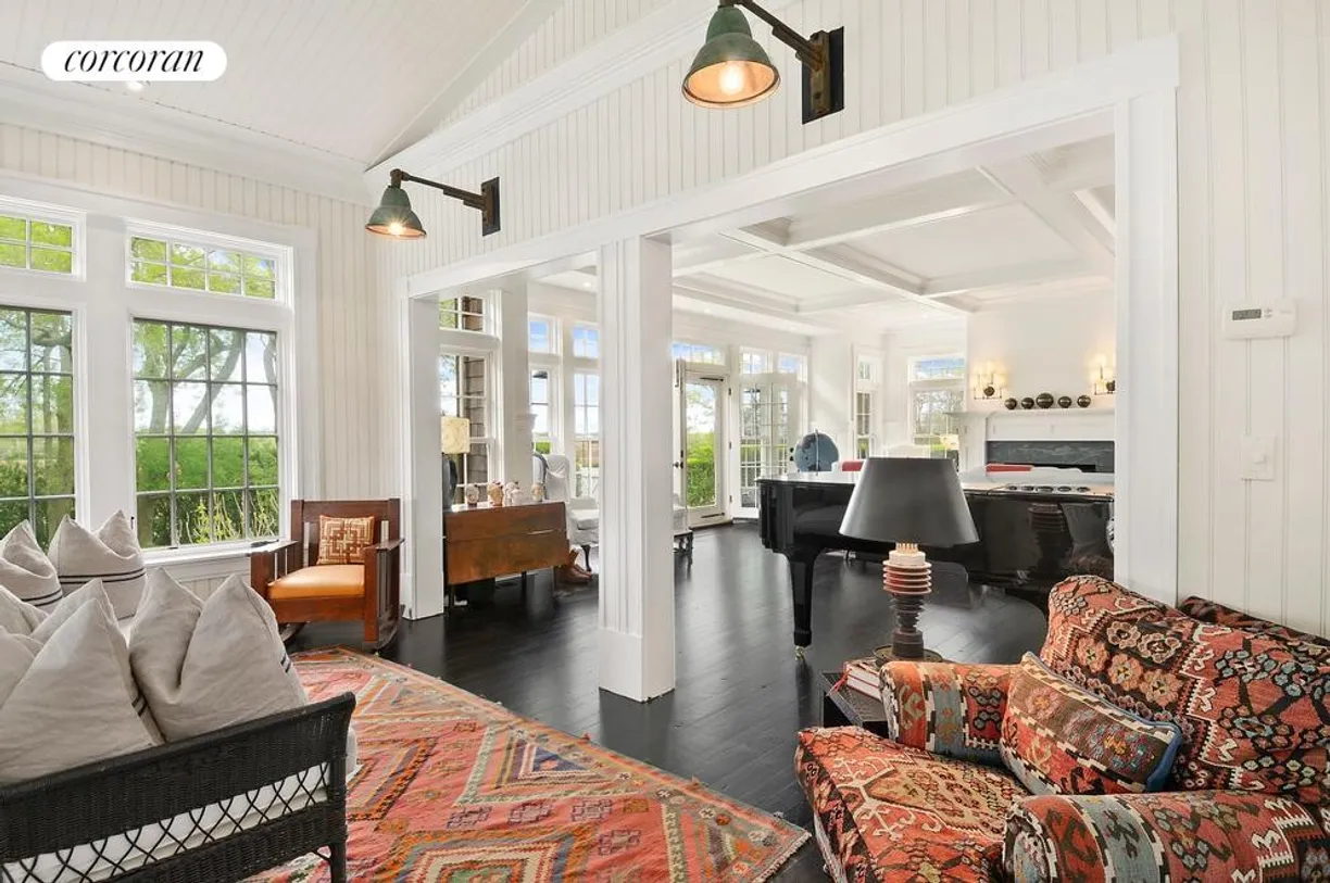 The Hamptons Real Estate | View  | room 2
