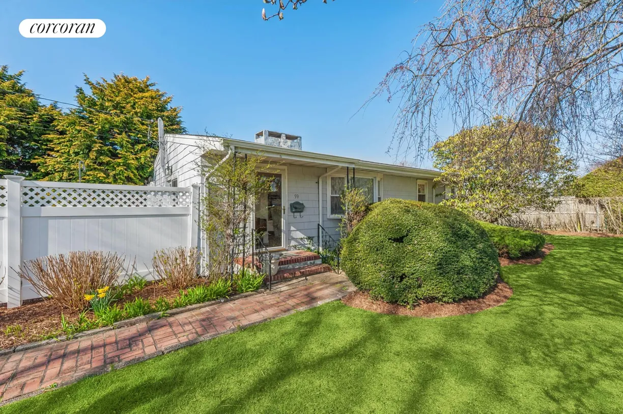 The Hamptons Real Estate | View 59 Willow Street | 3 Beds, 2 Baths
