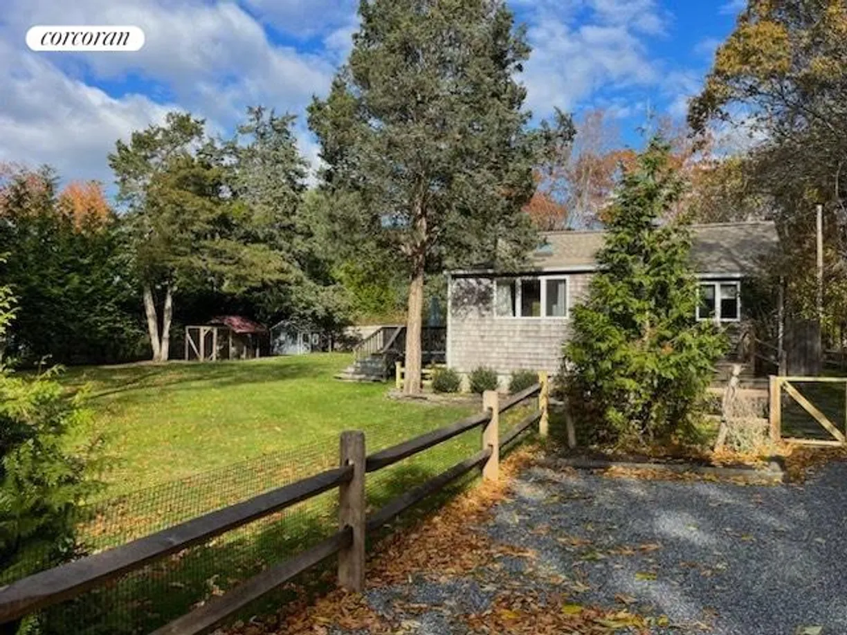 The Hamptons Real Estate | View 21 Dover Avenue | room 2