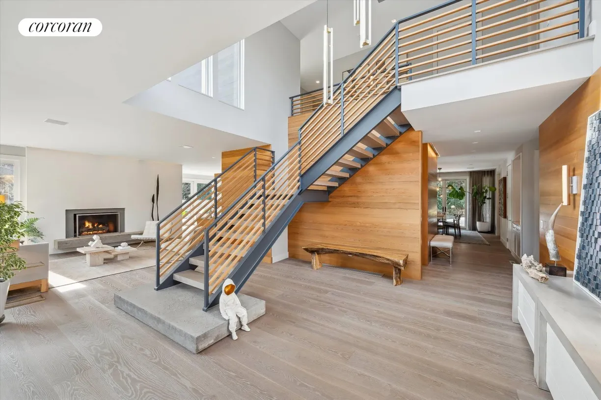 The Hamptons Real Estate | View 132 Old Stone Highway | Front Entry