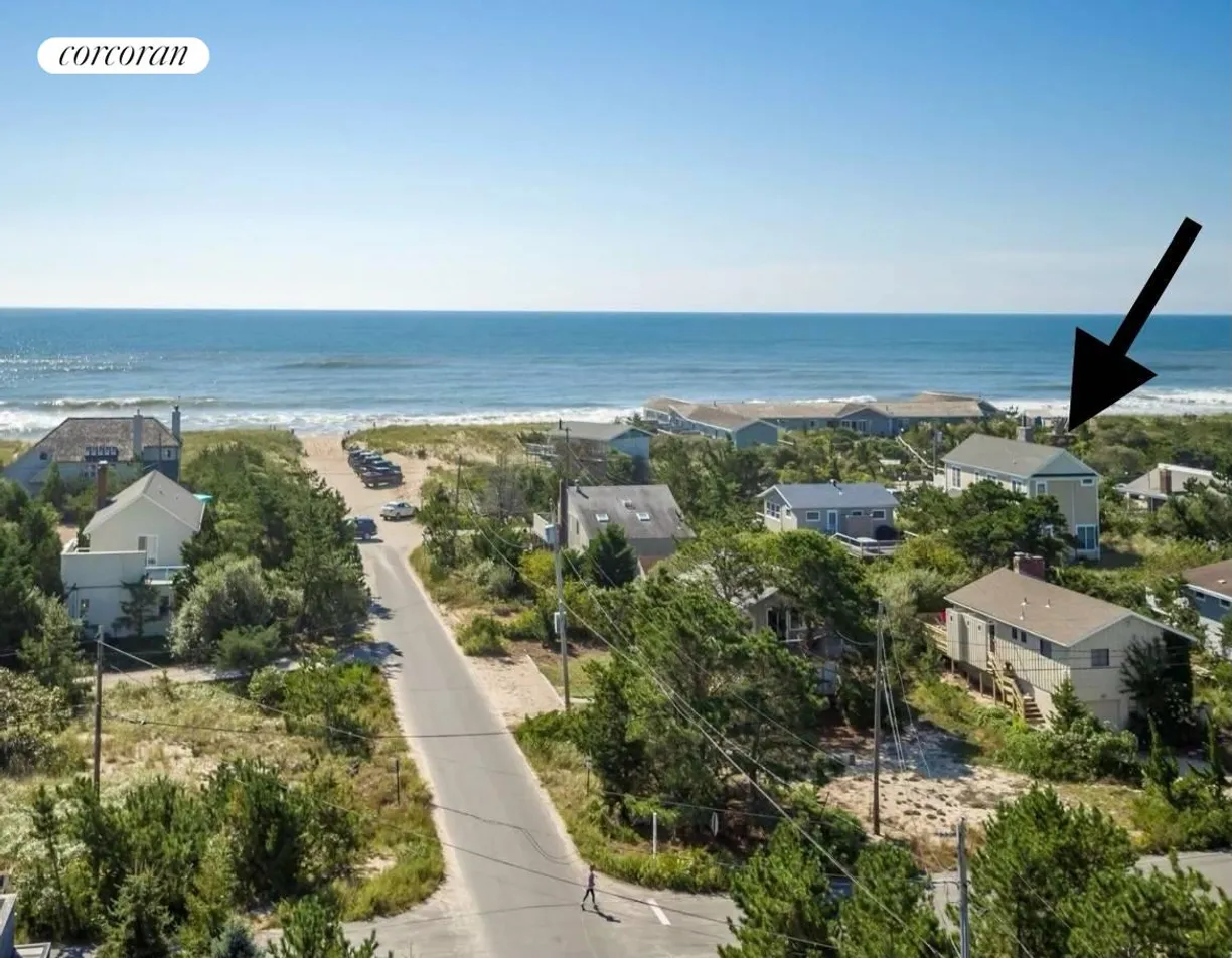 The Hamptons Real Estate | View 35 Shore Road | room 1