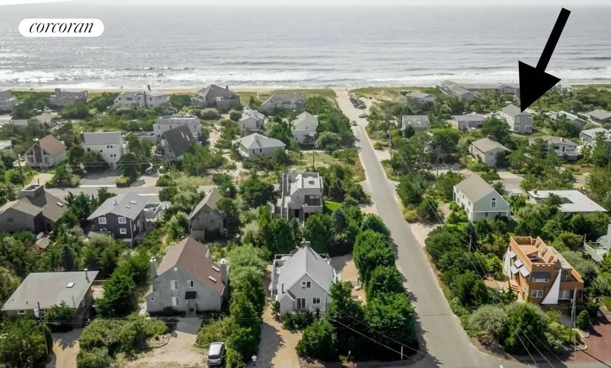 The Hamptons Real Estate | View 35 Shore Road | room 2
